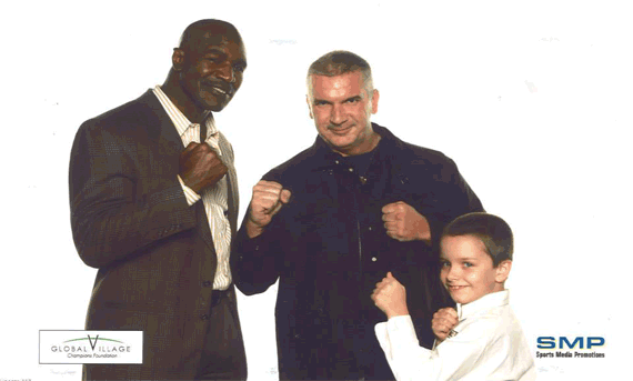 Libero Carli da bambino con il padre Guido Carli ed Evander Holyfield